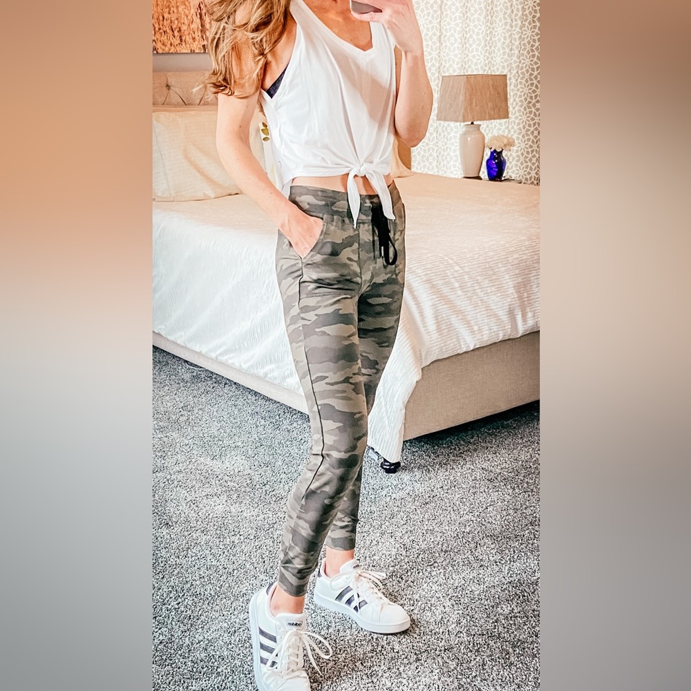 Zyia Green Camo Unwind Joggers